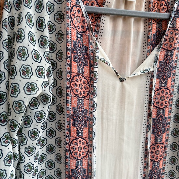 4/$25 • Old Navy Geometric Sheer Blouse - Picture 3 of 4